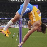 La barre à 6m30 est franchie par Duplantis KEYSTONE/AP/Pawel Kopczynski